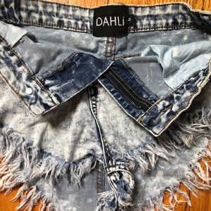 Acid Wash distressed Hi-waisted Dahli Shorts